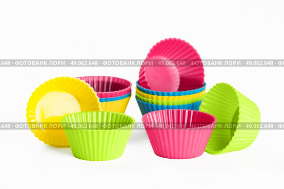 baking silicone cups for cupcakes or muffins on white background. Стоковое фото, агентство Ingram Publishing / Фотобанк Лори