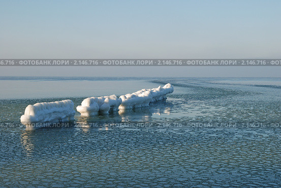 Балтийское море. Обледенелый волнорез. Стоковое фото, фотограф Сергей Куров / Фотобанк Лори