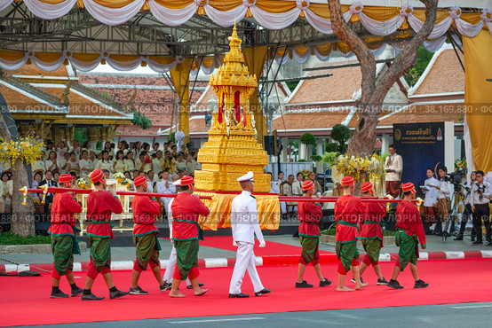 BANGKOK, THAILAND - DECEMBER 29, 2018: Fragment of the opening of The New Year ceremony of Buddhist Chanting and Prayers. Редакционное фото, фотограф Виктор Карасев / Фотобанк Лори