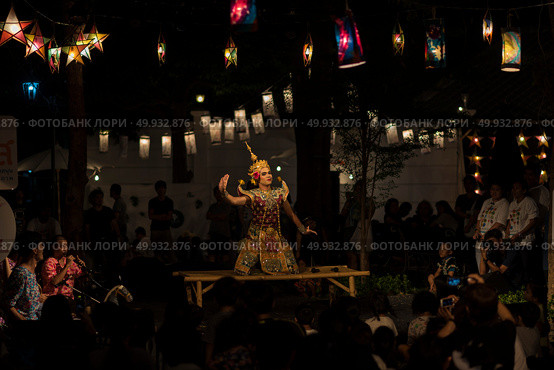 BANGKOK THAILAND-March 30 :Bangkok fest art on the street.People and tourists. Attention to Thai dance performances on the opening day. on March 30, 2017 in Bangkok,Thailand. Редакционное фото, агентство Ingram Publishing / Фотобанк Лори