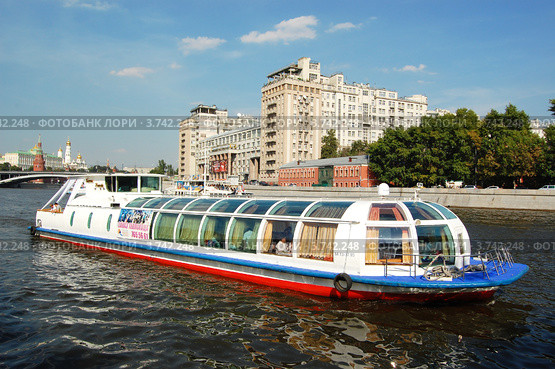 Банкетный теплоход  "Галина Уланова" на Москва-реке (2012 год). Редакционное фото, фотограф Абрамов Роман Николаевич / Фотобанк Лори