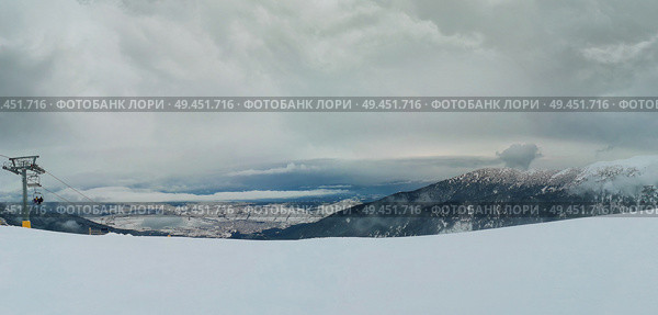 Bansko resort panoramic view with ski slope, view from the top of the mountain, Bulgaria. Стоковое фото, агентство Ingram Publishing / Фотобанк Лори
