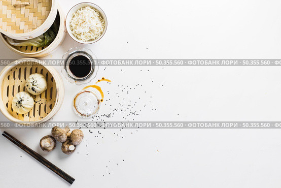 baozi near soy sauce noodles. Стоковое фото, агентство Ingram Publishing / Фотобанк Лори