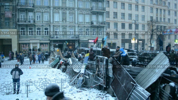 Баррикады возле стадиона им. Лобановского. Митинг в Киеве на Крещатике ("Евромайдан") (2014 год). Редакционное видео, видеограф FMRU / Фотобанк Лори