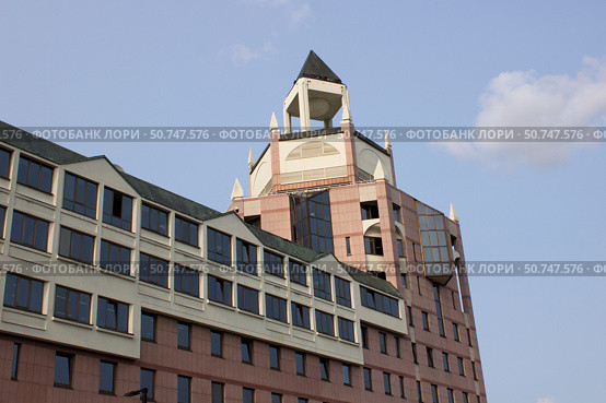 Башенка архитектурного комплекса "Красные холмы". Москва. Редакционное фото, фотограф Елена Орлова / Фотобанк Лори