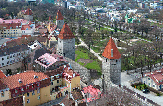 Башни старого Таллина (2012 год). Редакционное фото, фотограф Виктор Карасев / Фотобанк Лори