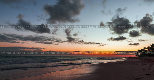 Bavaro beach on a sunrise, Dominican Republic. Panoramic coastal landscape (2020 год). Стоковое фото, фотограф EugeneSergeev / Фотобанк Лори