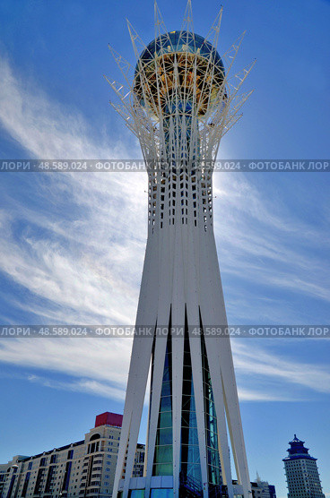 Bayterek Tower in Astana. Kazakhstan (2011 год). Редакционное фото, фотограф Александр Карпенко / Фотобанк Лори