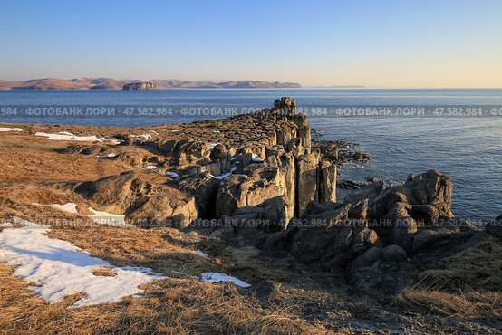 Базальтовые колонны мыса Брюса, Приморский край. Стоковое фото, фотограф Римма Тельнова / Фотобанк Лори