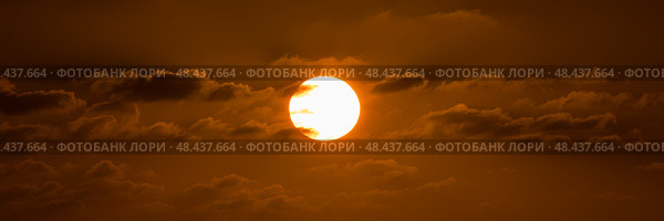 Beatiful sunset above the mediterranean sea. Sunrise with red and orange skies and the sun shining. Bright sun with dark background. Стоковое фото, фотограф Сергей Богомяко / Фотобанк Лори