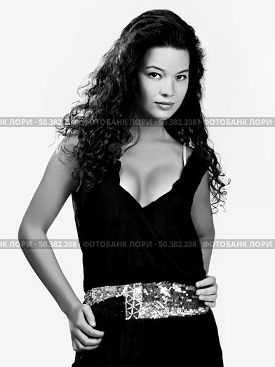 Beautiful and sexy fashion model isolated over a grey background. Стоковое фото, агентство Ingram Publishing / Фотобанк Лори