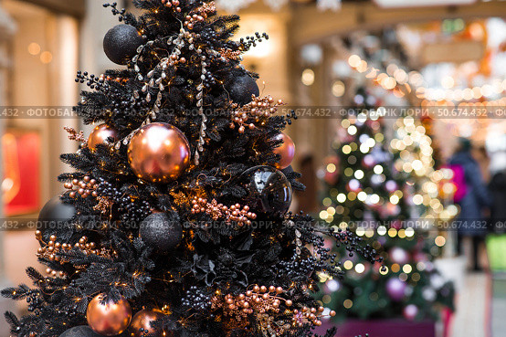 Beautiful Christmas background. Beautiful holiday toys on the New Year's tree in Moscow. Concept of preparation and decoration for the new year 2026. Стоковое фото, фотограф Photojuli / Фотобанк Лори
