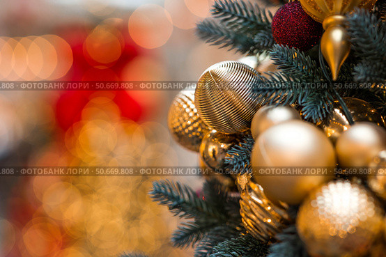 Beautiful Christmas background. Holiday toys on the Christmas tree. Concept of preparing decorations and furnishings for the New Year. New Year's card 2026. Стоковое фото, фотограф Photojuli / Фотобанк Лори
