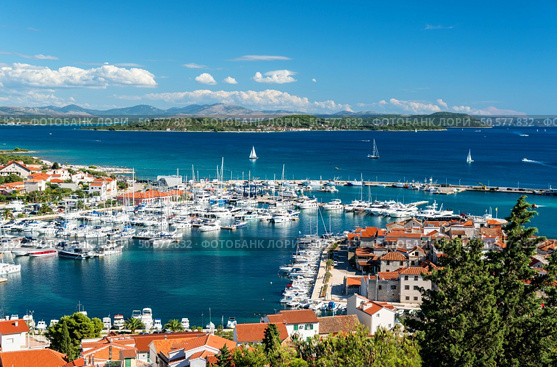 Beautiful Croatia coastline, harbour with lots of yachts. Стоковое фото, агентство Ingram Publishing / Фотобанк Лори