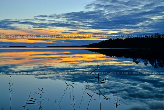 Beautiful fiery sunset. Lake Keret, Northern Karelia, Russia. Стоковое фото, фотограф Сергей Трофименко / Фотобанк Лори