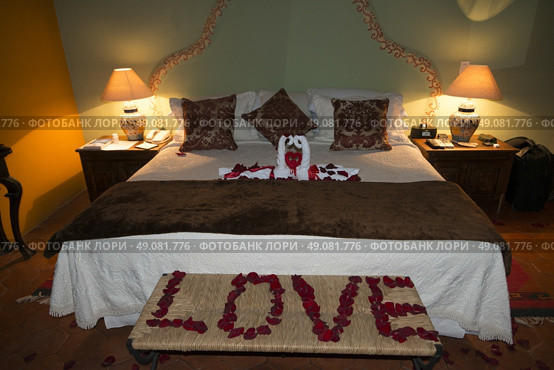 Beautiful romantic honeymoon hotel suite, Zona Centro, San Miguel de Allende, Guanajuato, Mexico. Стоковое фото, агентство Ingram Publishing / Фотобанк Лори