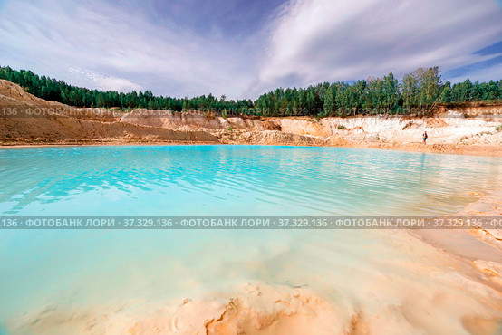 beautiful turquoise color of water in a kaolin quarry near the city of Kyshtym, Chelyabinsk region in Russia. Стоковое фото, фотограф Акиньшин Владимир / Фотобанк Лори