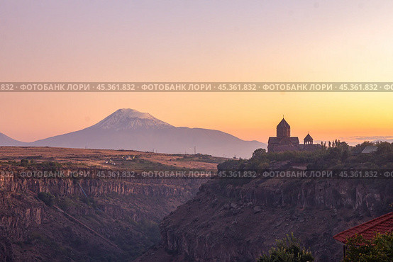 Beautiful View of Ararat and Hovhannavank monastery. Medieval church and Kasakh gorge and river canyon on evening autumn sunset. Aragatsotn Province, Armenia. Europe. Стоковое фото, фотограф Алексей Ширманов / Фотобанк Лори