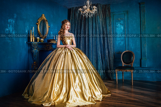Beautiful woman in a ball gown. Стоковое фото, фотограф Евгения Литовченко / Фотобанк Лори