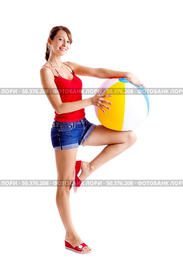 Beautiful young woman posing with a beach ball. Стоковое фото, агентство Ingram Publishing / Фотобанк Лори