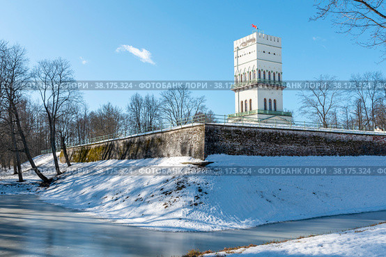 Белая башня. Александровский парк. Город Пушкин, Санкт-Петербург (2021 год). Редакционное фото, фотограф Александр Щепин / Фотобанк Лори