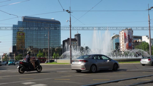 Belgrade Serbia 9.9.23 Slavia Square Trg Slavija, major commercial junction, intersections of Kralja Milana, Beogradska, Makenzijeva, Svetosavska, Bulevar oslobodjenja, Deligradska, Nemanjina streets (2023 год). Редакционное видео, видеограф Юлия Петровская / Фотобанк Лори