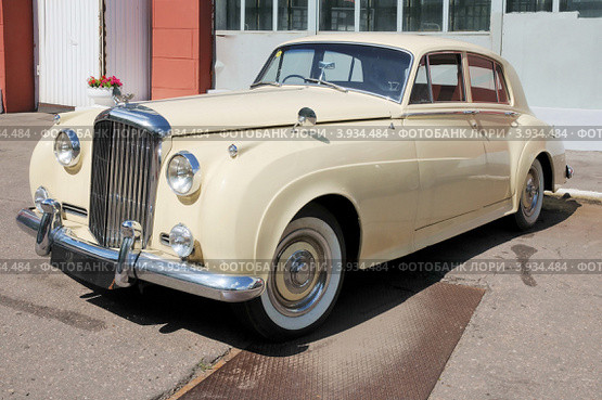 Бентли (Bentley) (2012 год). Редакционное фото, фотограф stargal / Фотобанк Лори
