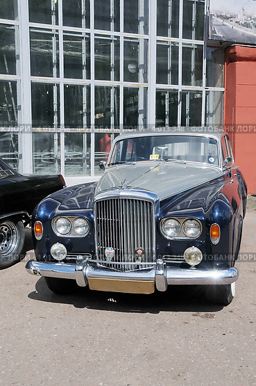 "Бентли" (Bentley). Ретроавтомобиль (2012 год). Редакционное фото, фотограф stargal / Фотобанк Лори