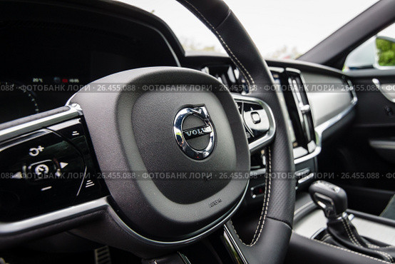 BERLIN - MAY 13, 2017: Interior of the executive car Volvo V90 D4 AWD R-Design, 2016. Exhibition "Oldtimertage Berlin-Brandenburg". Редакционное фото, фотограф Sergey Kohl / Фотобанк Лори