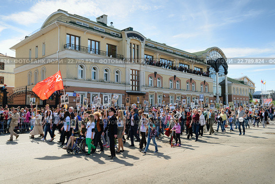 "Бессмертный полк", Чебоксары, Чувашия (2016 год). Редакционное фото, фотограф Андрей Кириллов / Фотобанк Лори