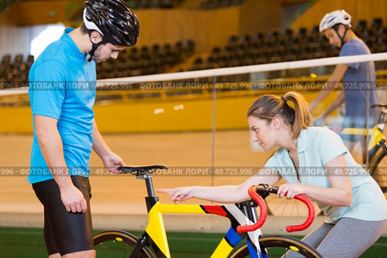 bicycle on a sports track. Стоковое фото, агентство Ingram Publishing / Фотобанк Лори