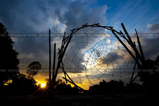 Big dream-catcher at sunset. Стоковое фото, агентство Ingram Publishing / Фотобанк Лори