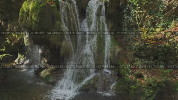 Bigar waterfall in Romania. Стоковое видео, видеограф Михаил Коханчиков / Фотобанк Лори