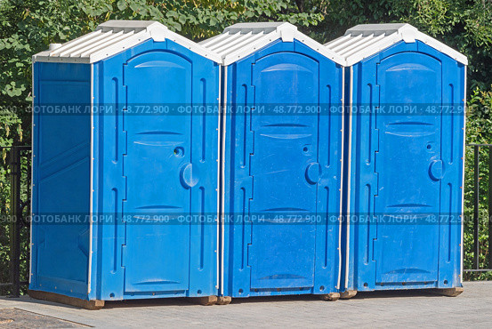 Биотуалеты. Bio-toilets. (2022 год). Стоковое фото, фотограф Татьяна Д / Фотобанк Лори