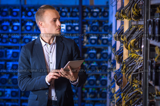 Bitcoin miner farm. Стоковое фото, фотограф Mark Agnor / Фотобанк Лори