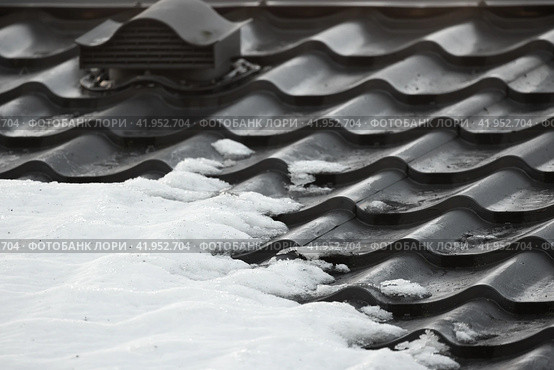 Black metal roof tiling with snow, close up winter photo. Стоковое фото, фотограф EugeneSergeev / Фотобанк Лори