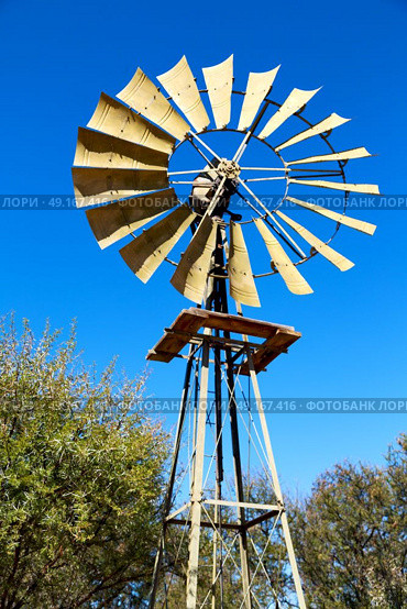 blur south africa  windmill  turbine technology in the national park. Стоковое фото, агентство Ingram Publishing / Фотобанк Лори