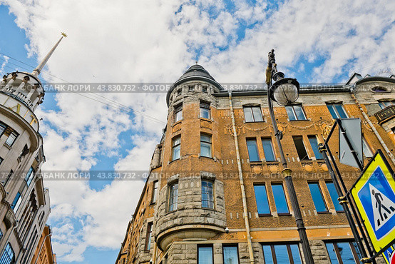 Большая Конюшенная улица. Санкт-Петербург (2024 год). Редакционное фото, фотограф E. O. / Фотобанк Лори