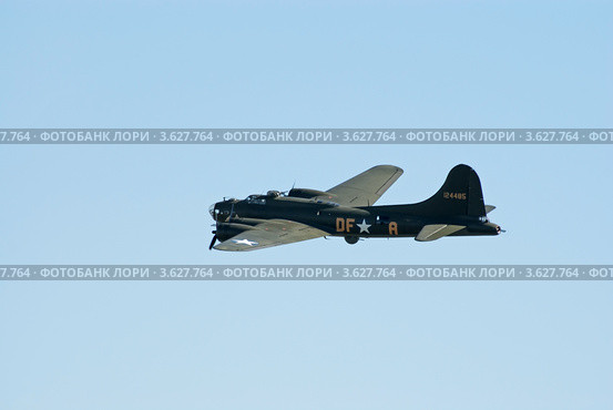Бомбардировщик B-17 (2010 год). Редакционное фото, фотограф Василий Фирсов / Фотобанк Лори