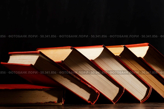 books arrangement with dark background. Стоковое фото, агентство Ingram Publishing / Фотобанк Лори