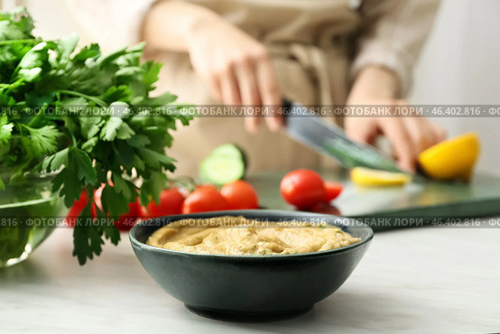 Bowl with tasty baba ghanoush on table, closeup. Стоковое фото, фотограф Pixel_shot / Фотобанк Лори