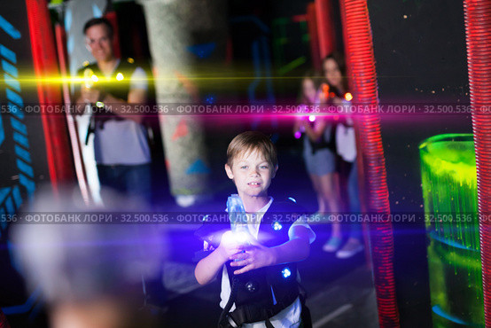 Boy in beams during laser tag game. Стоковое фото, фотограф Яков Филимонов / Фотобанк Лори