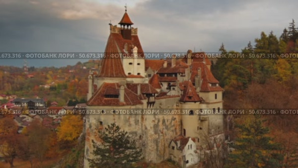Bran castle in Transylvania, Romania (2022 год). Стоковое видео, видеограф Михаил Коханчиков / Фотобанк Лори