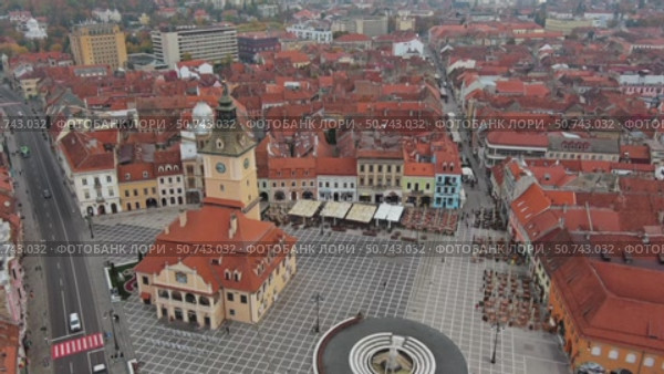 Brasov old town in autumn (2023 год). Стоковое видео, видеограф Михаил Коханчиков / Фотобанк Лори