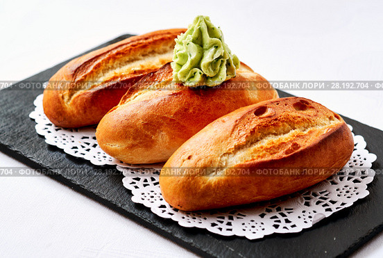 Bread and avocado sauce. Стоковое фото, фотограф Alexander Tihonovs / Фотобанк Лори