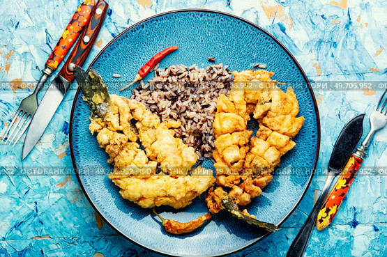 Breaded dietary fish and boiled wild rice. Deep fried fish. Fried fish in pairing. Стоковое фото, агентство Ingram Publishing / Фотобанк Лори