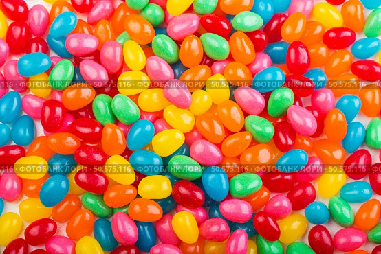 Bright, colorful jellybeans in red, green, pink, blue, yellow and orange colors. Стоковое фото, агентство Ingram Publishing / Фотобанк Лори
