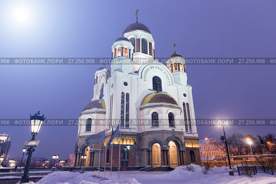 Bright moon over the Church on Blood in Honour of All Saints Resplendent in the Russian Land (2016 год). Стоковое фото, фотограф Евгений Ткачёв / Фотобанк Лори