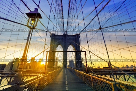 Brooklyn Bridge sunset New York Manhattan skyline NY NYC USA. Стоковое фото, агентство Ingram Publishing / Фотобанк Лори