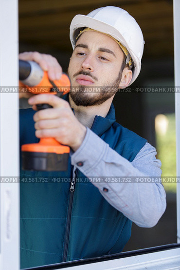 builder worker with pneumatic hammer drill perforator equipment. Стоковое фото, агентство Ingram Publishing / Фотобанк Лори